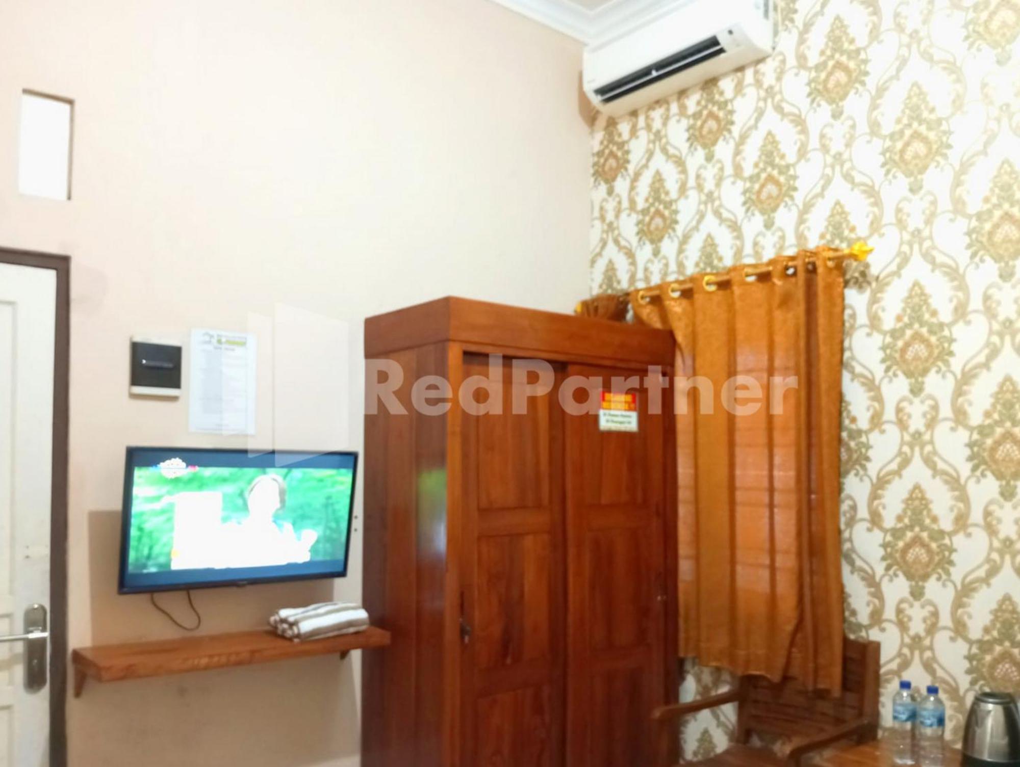 Isa Mitra Reddoorz
