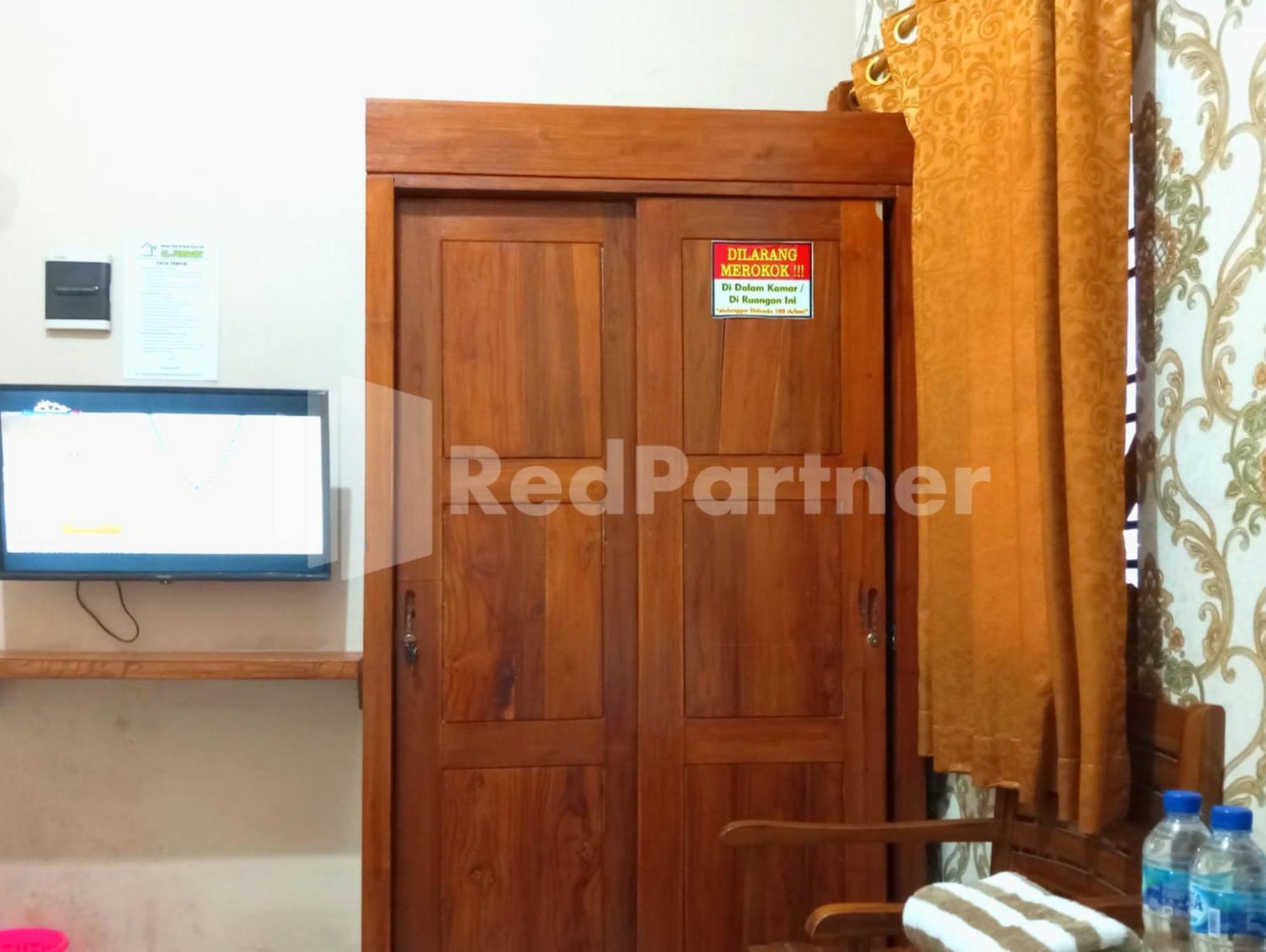 Isa Mitra Reddoorz
