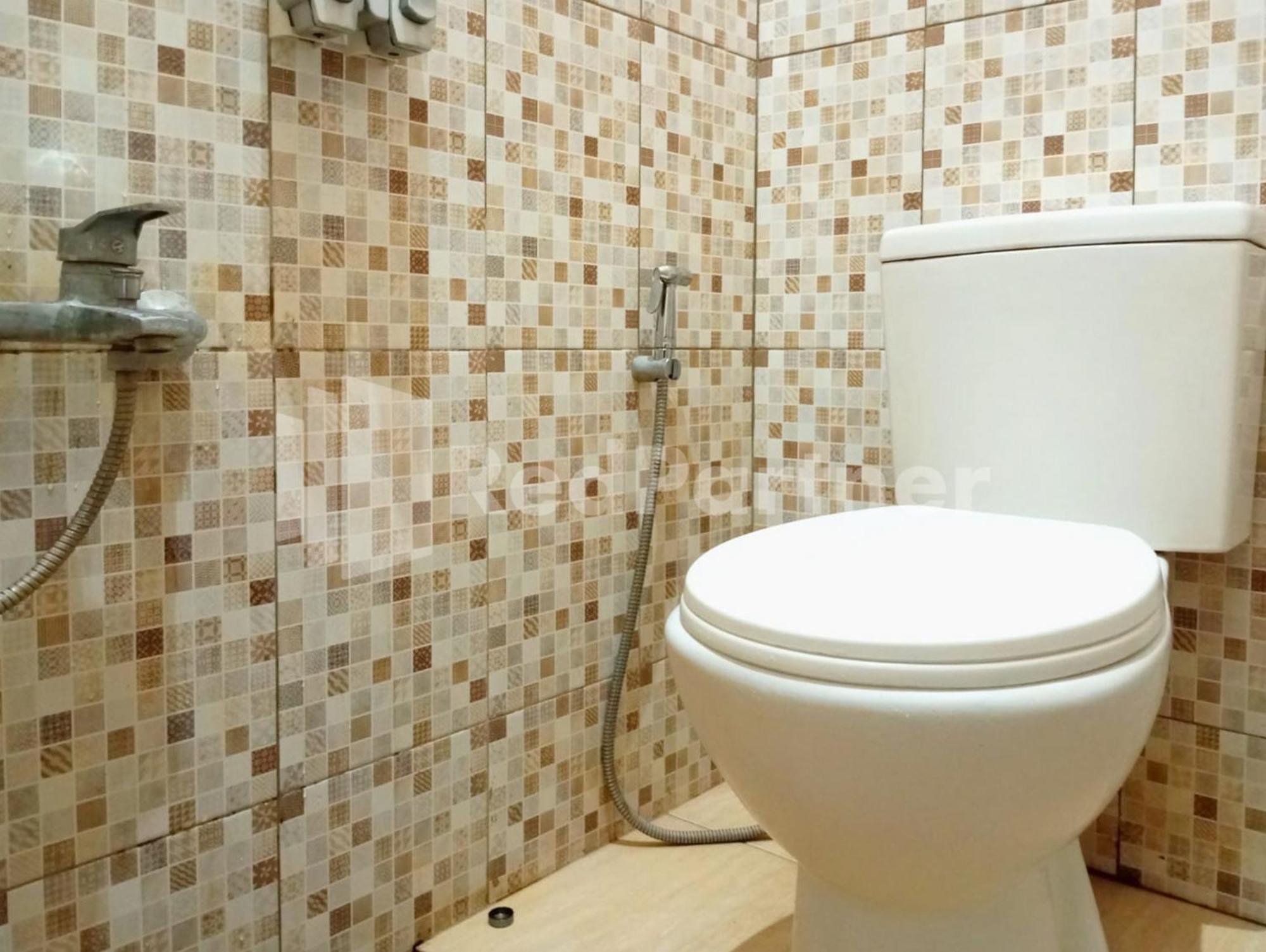 Isa Mitra Reddoorz Hotel